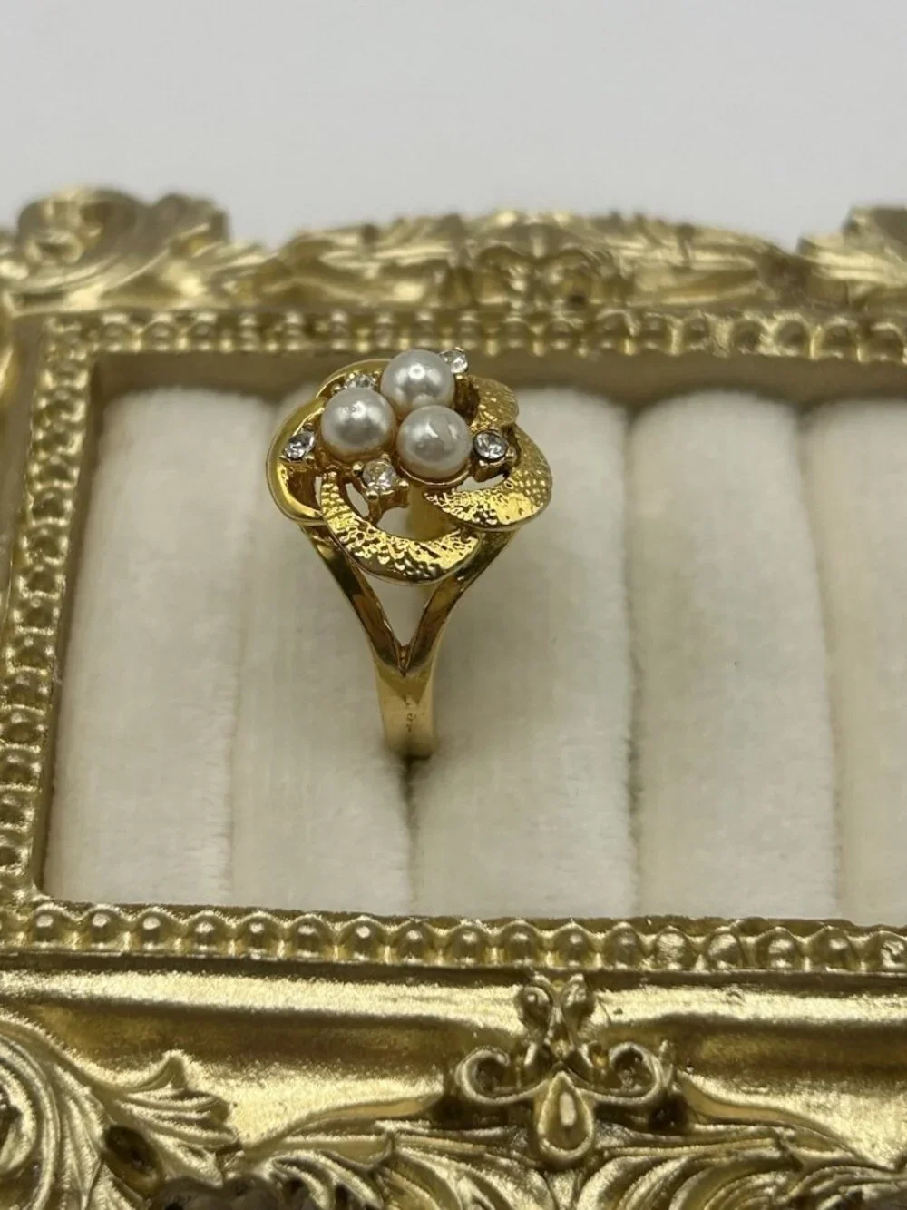 Vintage Cottagecore Faux Pearl Rhinestone Gold Tone Flower Ring Size 7 Romantic - Picture 11 of 16